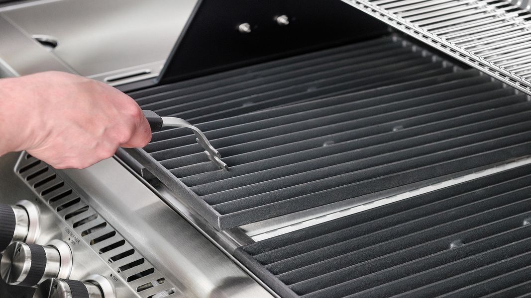 GRILLI Senator Pro-32 Gas Grill with BBQ Block Fire System 700377