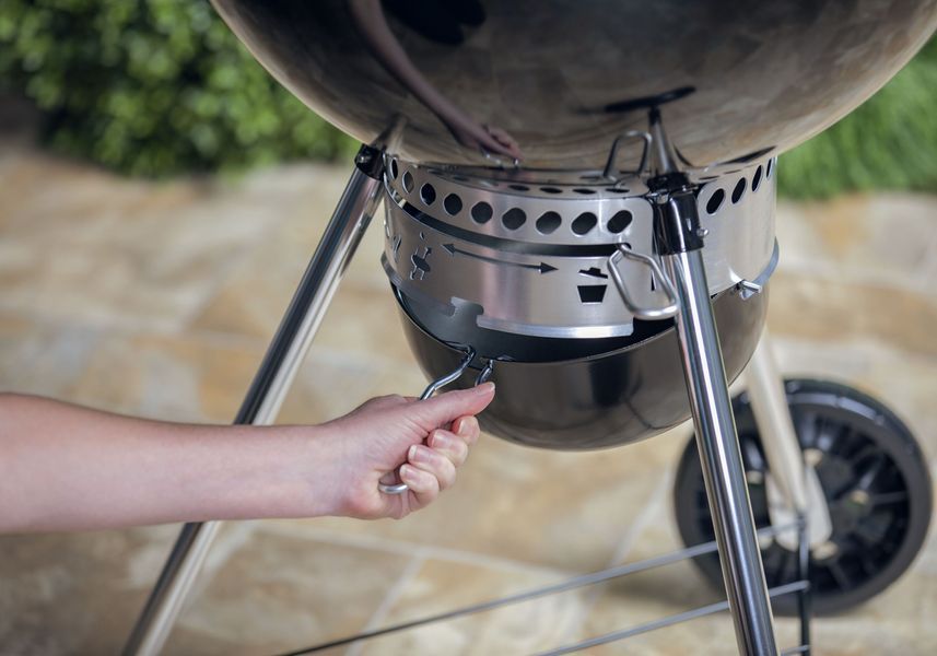 Вугільний гриль Weber Master-Touch Premium E-5770 57 см, чорний