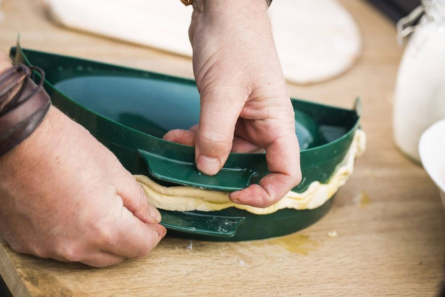 Пресс для кальцоне Big Green Egg